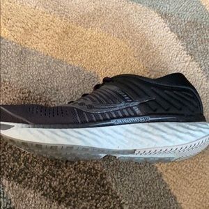 Saucony Triumph Running Shows